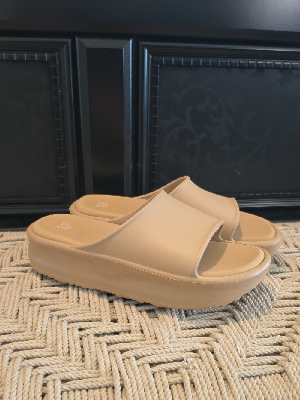 Women’s Platform Slide Sandals in Beige